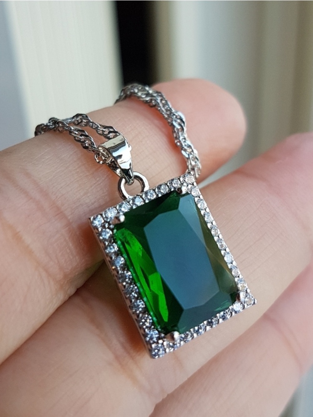Swarovski Elements 925 Sterling Silver Emerald Green Pendant Halo Necklace NEW